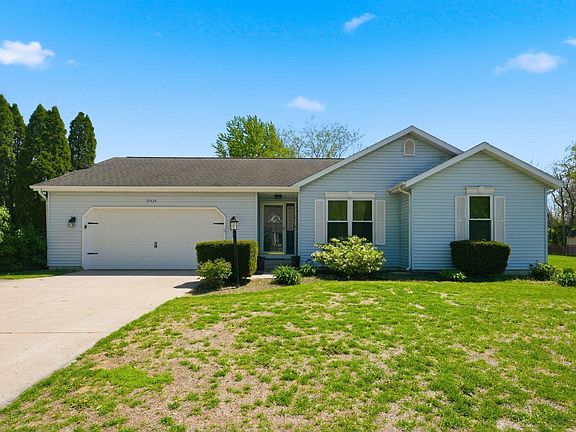 2nd image of 10424 Courtney Ln