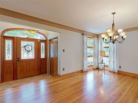 5th image of 8040 Oxford Dr