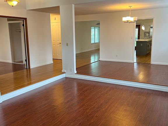 dining living blue mound_01112023