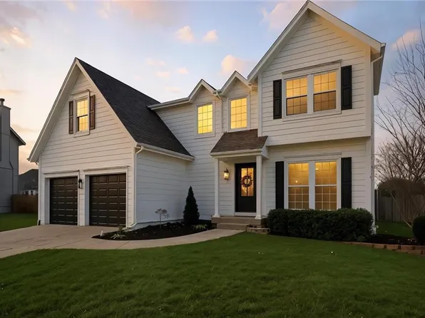 15250 S Sturgeon Dr, Olathe, KS 66062