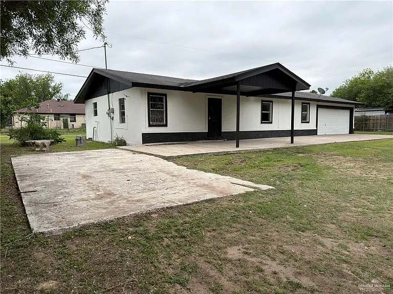21806 Hidalgo St — Photo 2