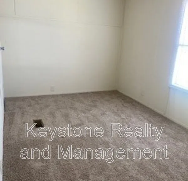 721 Trevor Ln — Photo 5