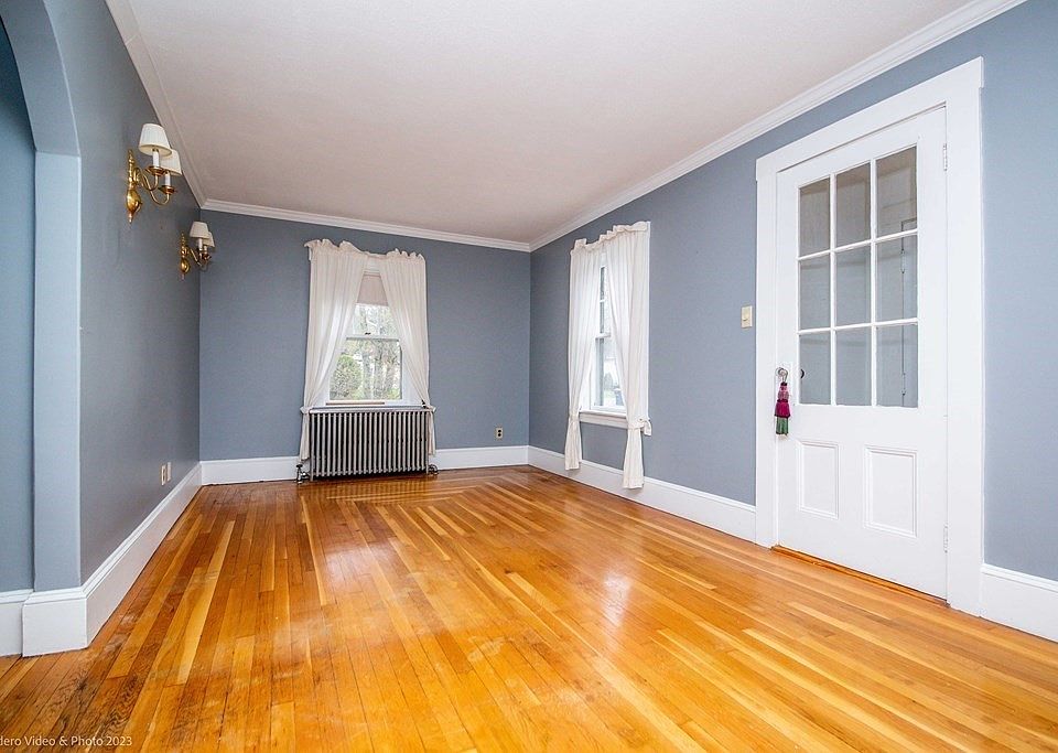 1069 Sassaquin Ave, New Bedford, MA 02745 Zillow