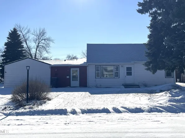 460 3rd St N, Carrington, ND 58421