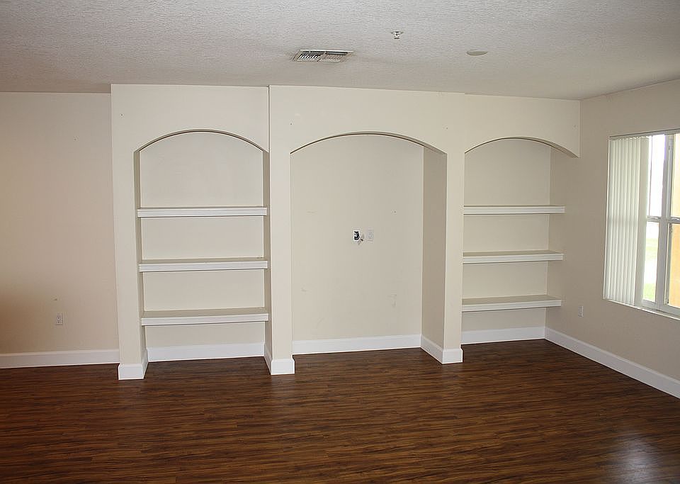 1st image of 5045 Fairways Cir #103