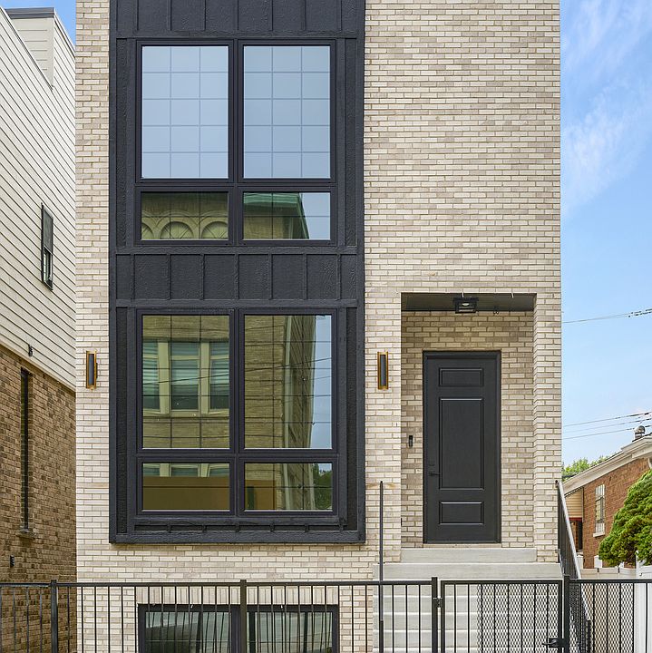 1st image of 513 W 28th Pl