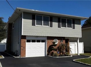 288 N Broadway, Lindenhurst, NY 11757