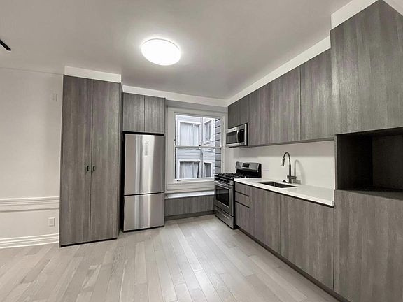 2nd image of 946 Jones St APT 4