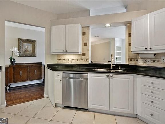 4th image of 3334 Peachtree Rd NE APT 109