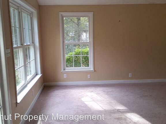 5th image of 110 Lee Dr