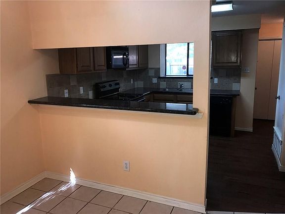 3rd image of 2400 Chapel Hill Ln