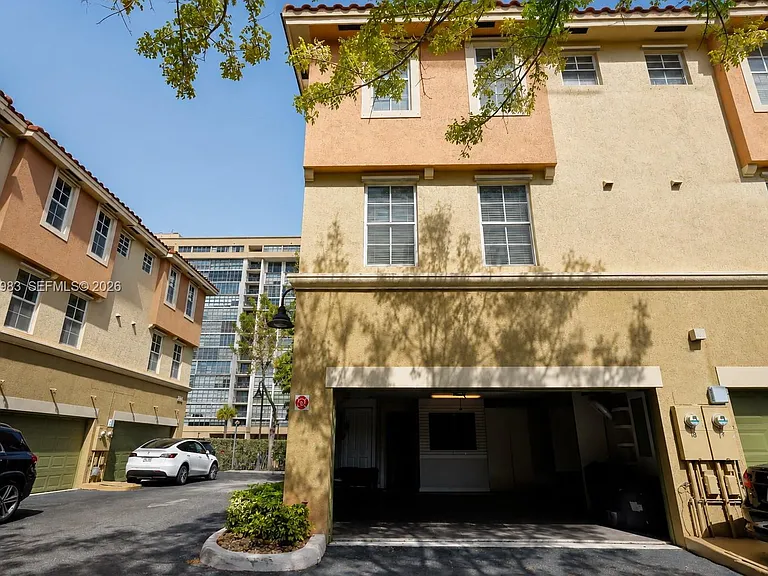 2069 S Ocean Dr #Townhouse 18 — Photo 9