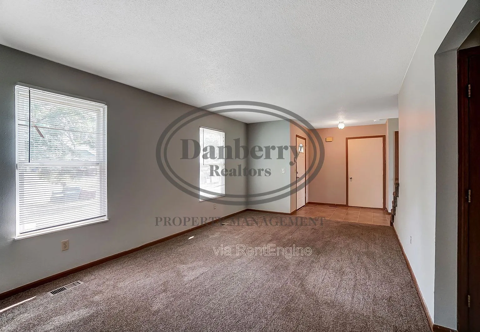 3 bed, 1.5 bath, 1212 sqft, $1,500 — Photo 2