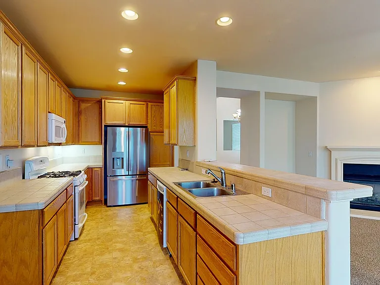 445 Dartmoor Ct — Photo 7