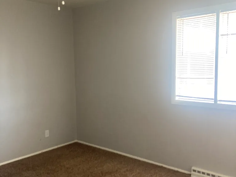 20 N Logan Ave — Photo 9