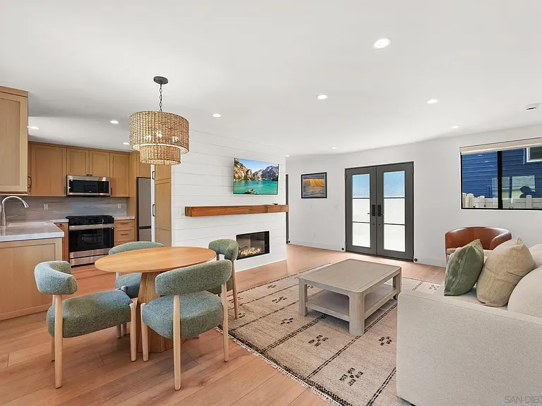 838 Portsmouth Ct — Photo 9