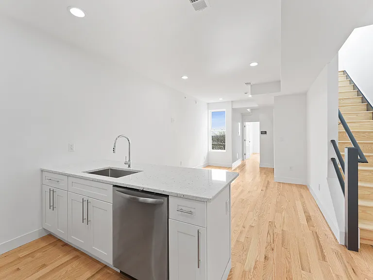 6442 Lansdowne Ave #3 — Photo 2