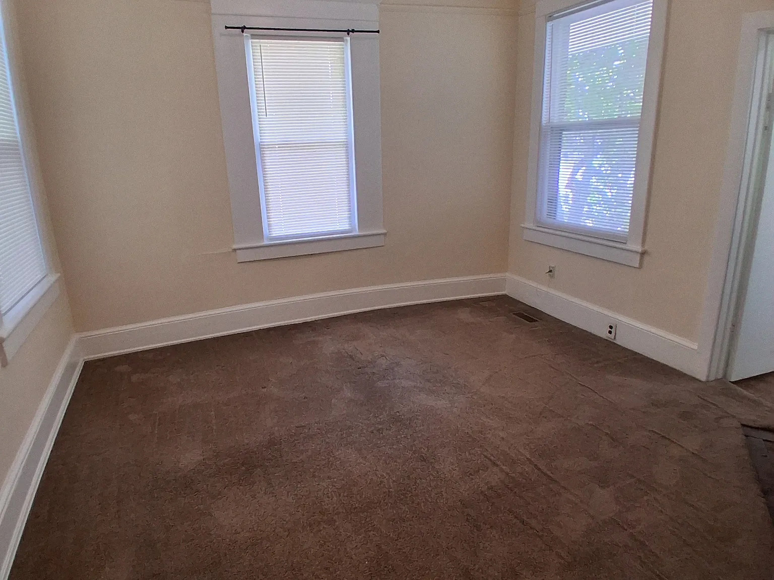 3 bed, 1.5 bath, 900 sqft, $1,095 — Photo 4