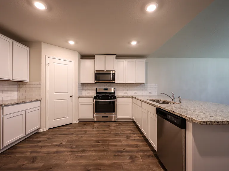 6407 Kendall Cv — Photo 5
