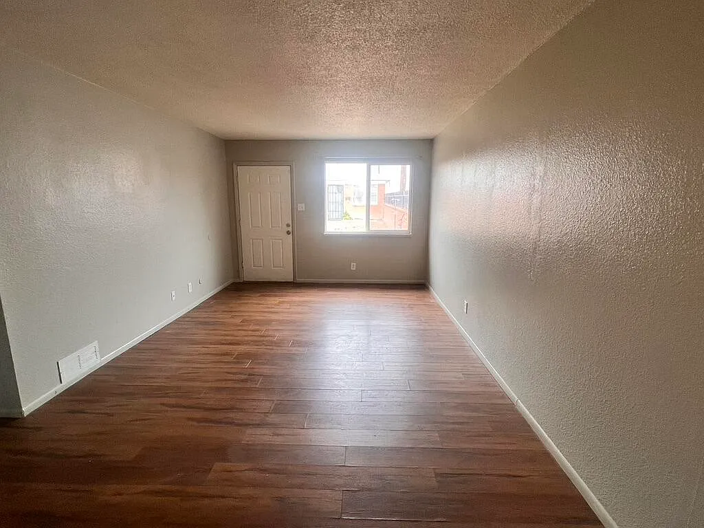 2 bed, 1.0 bath, 780 sqft, $1,099 — Photo 2