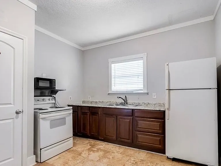 508 E Liberty St — Photo 4
