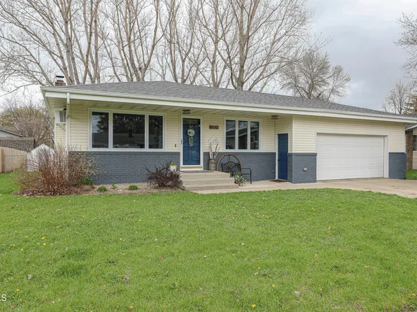 1706 E Omaha Dr, Bismarck, ND 58504