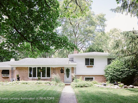 2nd image of 3824 Schlee St