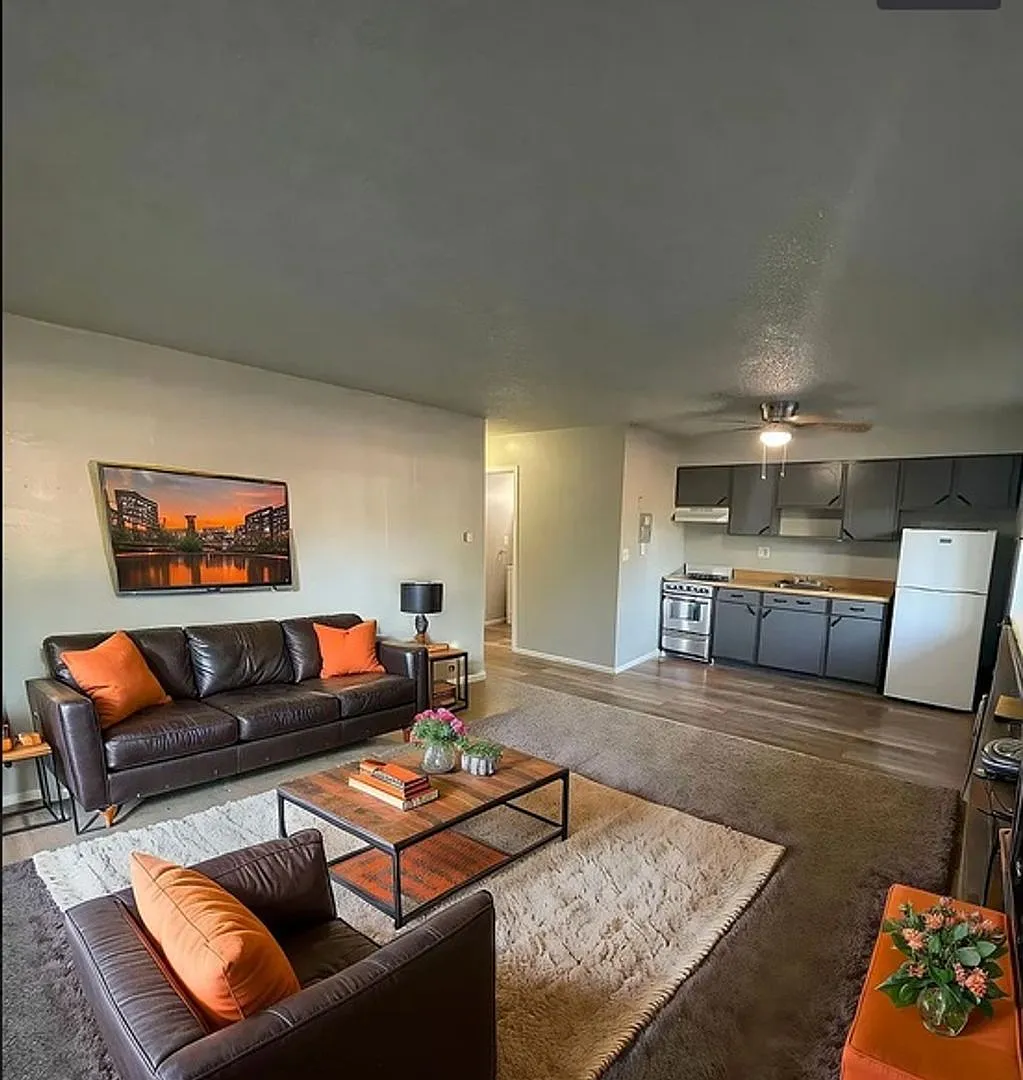 Westwind Apartments — Photo 1
