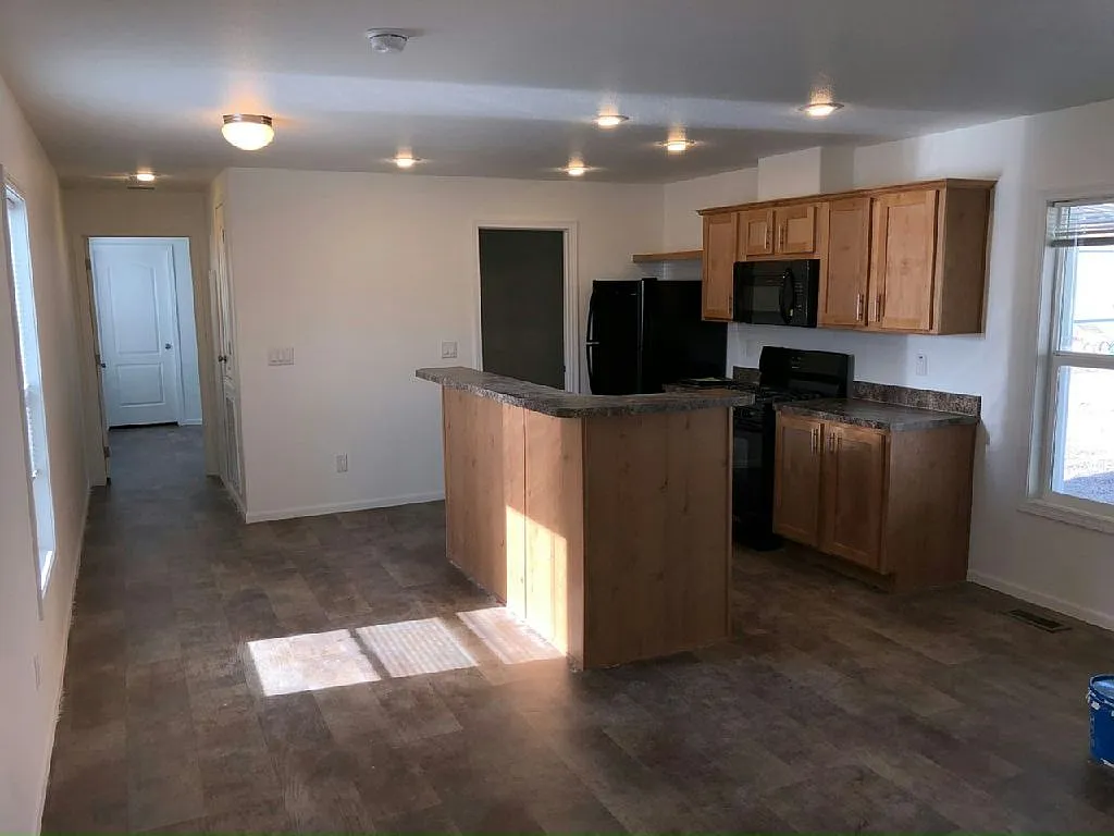 3 bed, 2.0 bath, 1056 sqft, $1,672 — Photo 4