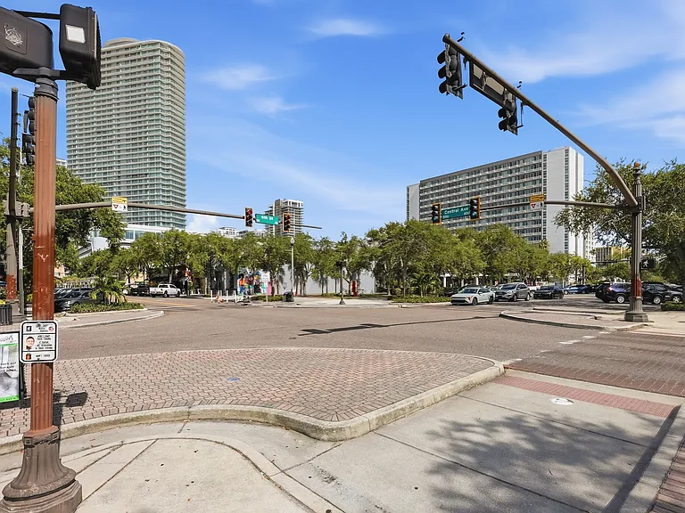 Only a few blocks from the busy 600-800 blocks of central!