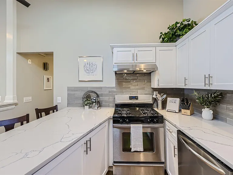 1571 S Corona St — Photo 10