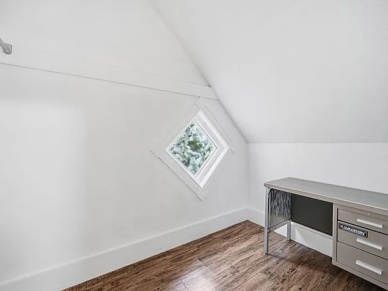 1123 E Indiana Ave — Photo 37