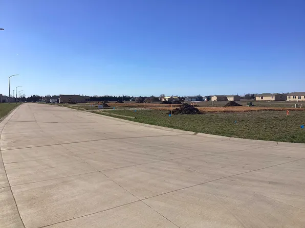 1307 Robin Dr, McPherson, KS 67460