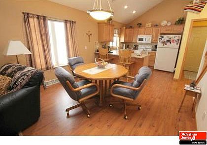 3rd image of 310 Autumn Ln
