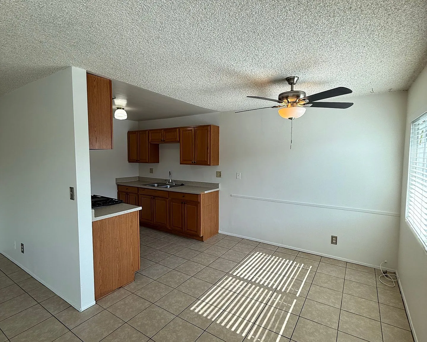 2 bed, 1.5 bath, 1050 sqft, $1,900 — Photo 3