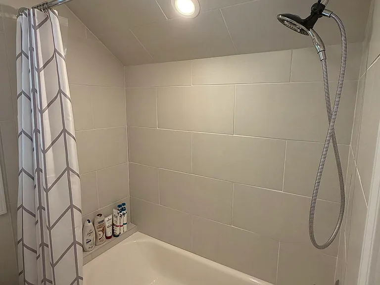 256 Bassett Ave — Photo 19