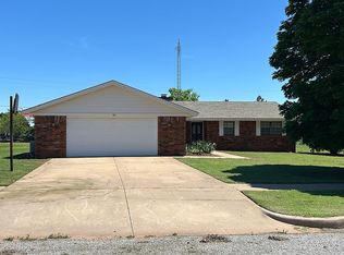 705 S Main St, Custer City, OK 73639