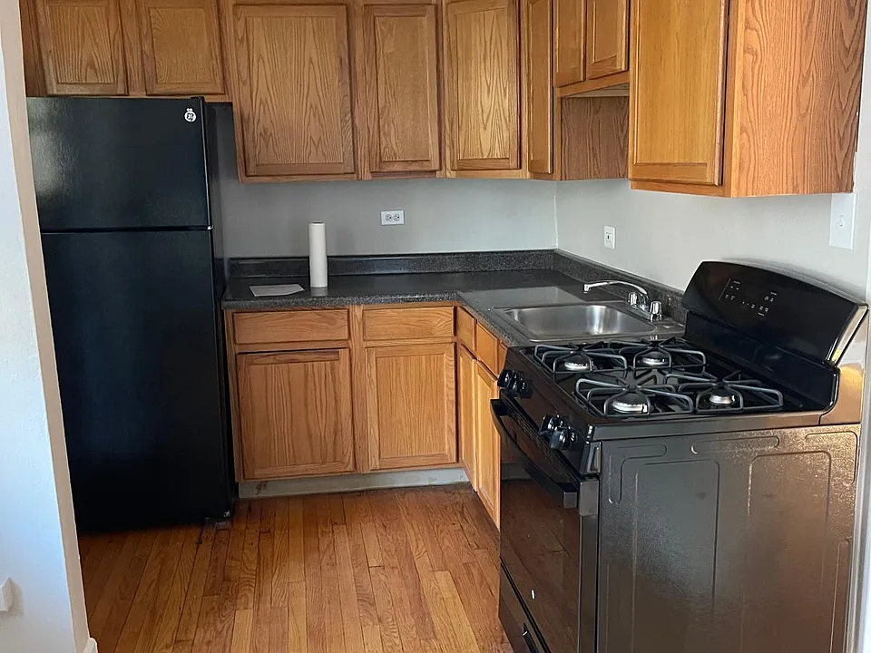 6176 N Wolcott Ave #2