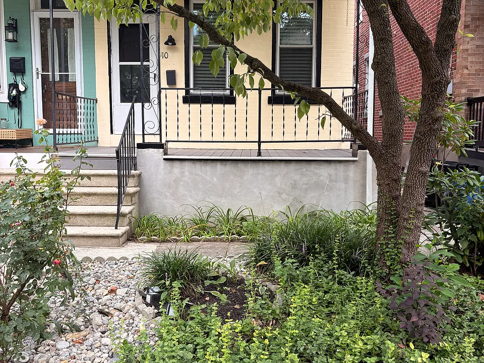10 E Collings Ave