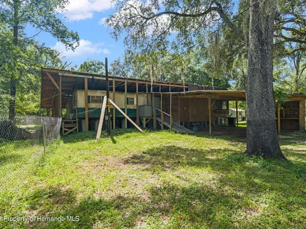 3271 Campania Dr, Dade City, FL 33523