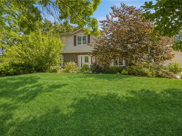 3009 Sherry Ln, Urbandale, IA 50322