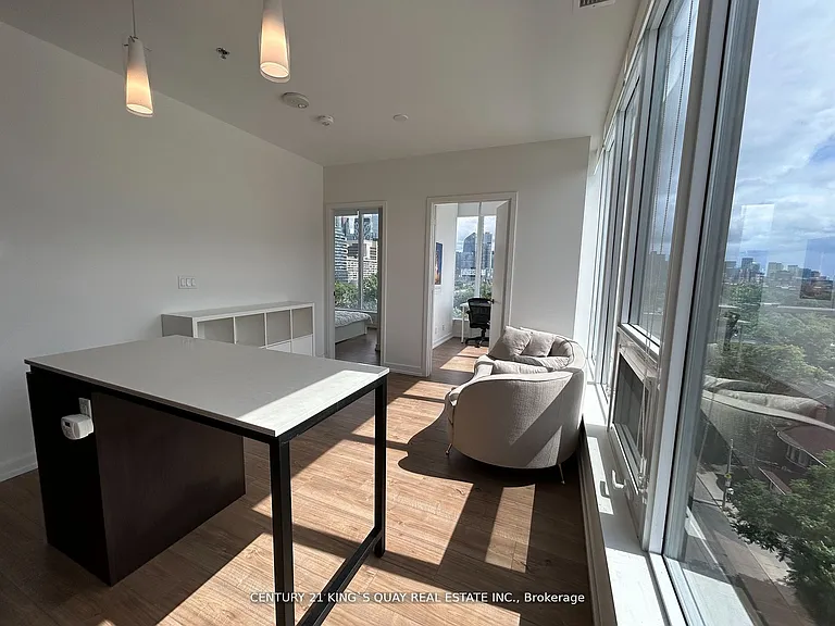 203 College St #702 — Photo 8