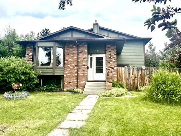 55 E Bermuda Close NW, Calgary, AB T3K 1G4