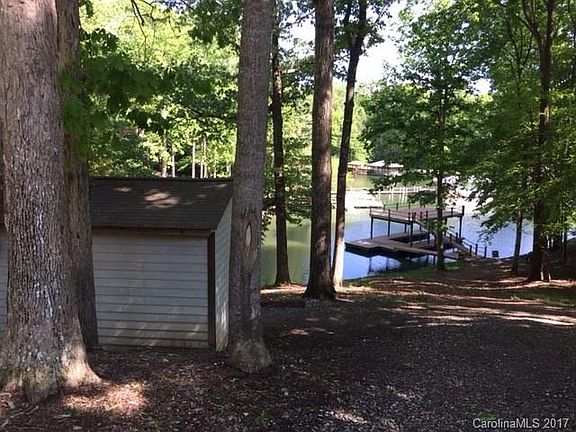 5th image of 131 Windwood Ln