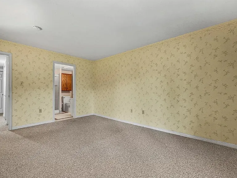105 Valley Greene Cir #105 — Photo 8