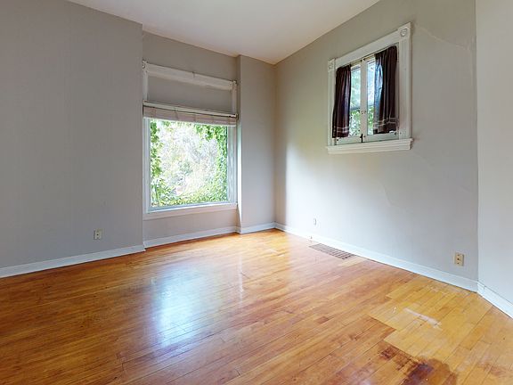 2nd image of 1409 5th St SE