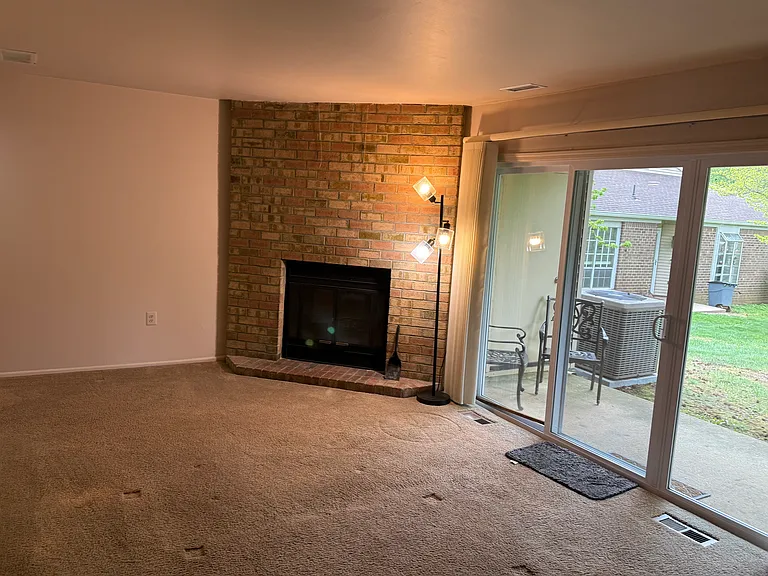 23 Cloister Ct #23 — Photo 8
