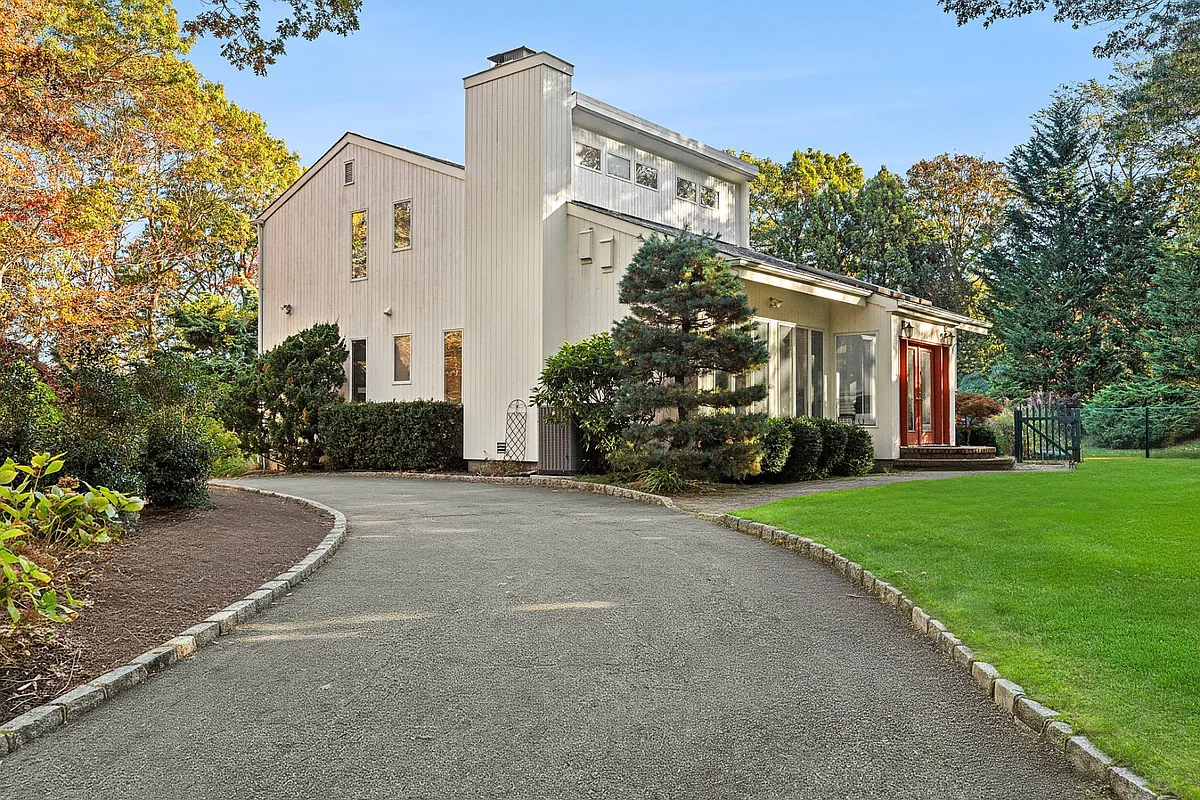 Building Photo - 588 Pleasure Dr