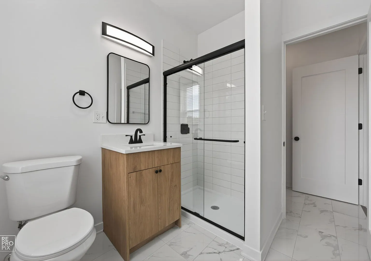 3 bed, 900 sqft, $2,095 — Photo 3