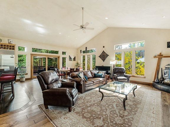 3rd image of 926 Country Club Dr